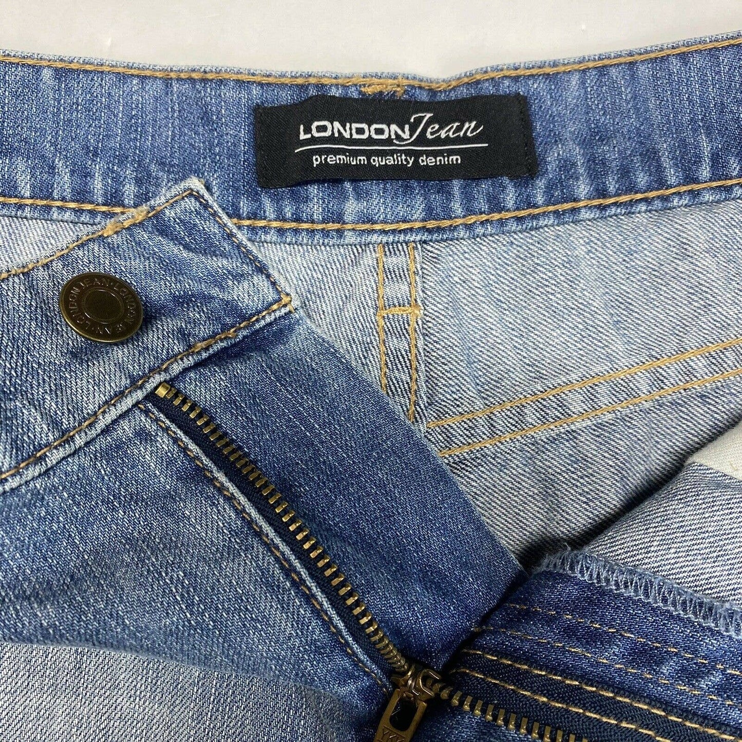 London Jean Denim Shorts Sz 4 Womens Midrise 100% Cotton Blue Jean Raw Hems NEW