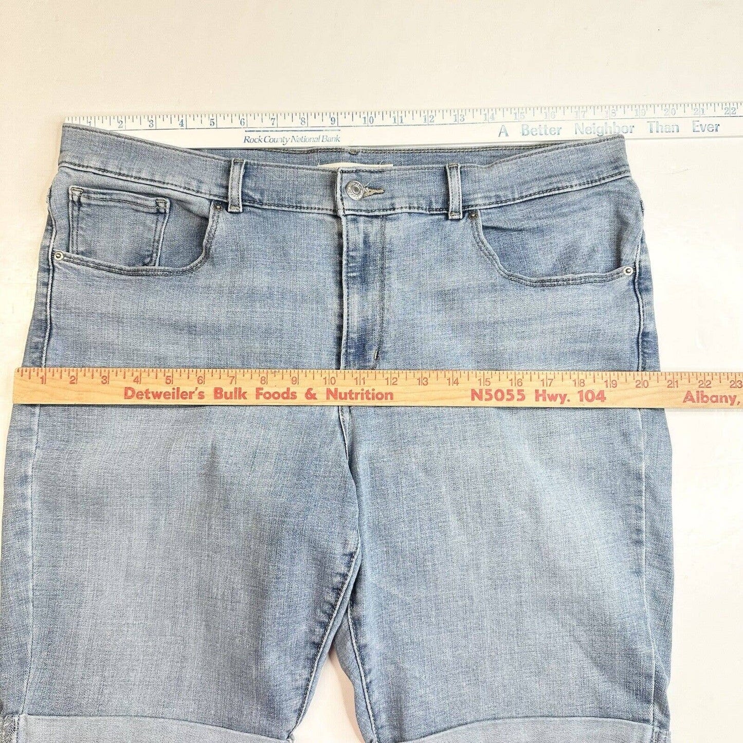 Levis Bermuda Shorts Womens 33 (16/17) Stretch Denim Blue Jean Long Cuffed