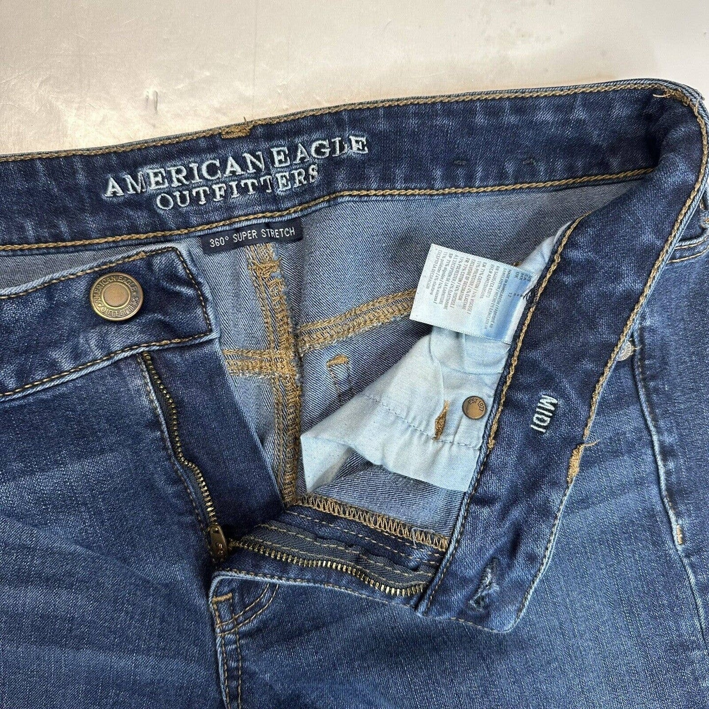 American Eagle Midi Shorts Sz 8 360 Super Stretch Denim Blue Jean Dark Fray